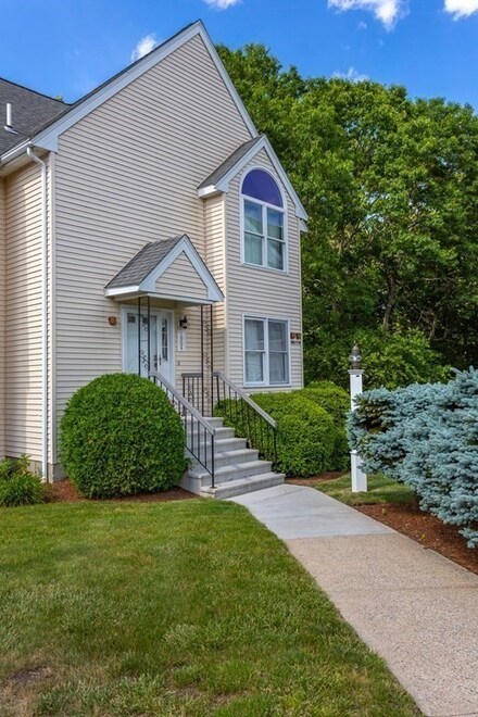 35 Pilgrim Village Rd Unit 1904, Taunton, MA 02780