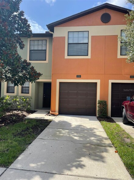 2520 Edgewater Falls Dr, Brandon, FL 33511