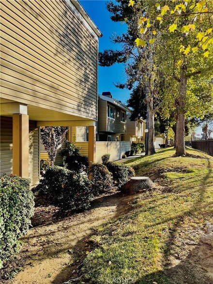 9946 Sepulveda Blvd Unit 5, Mission Hills, CA 91345