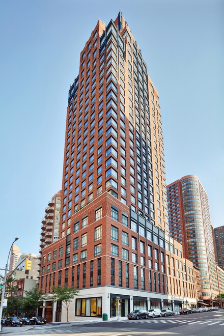 200 E 95th St Unit 18A, New York, NY 10128