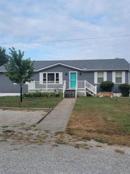 17 Hardwood Ln, Linn Valley, KS 66040