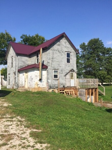 1272 Bin Dr, Waukon, IA 52172