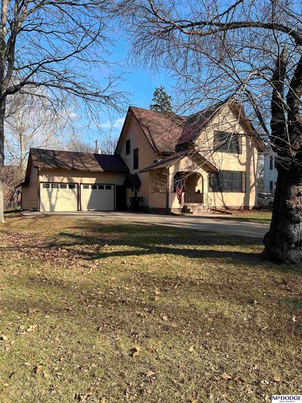 1260 N 37th St, Lincoln, NE 68503