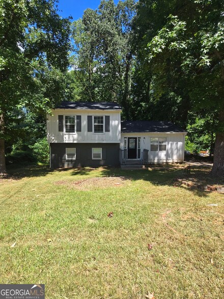 6233 Bermuda St, Forest Park, GA 30297