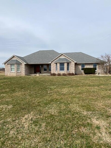 10953 Hoffman Rd, Aurora, IN 47001