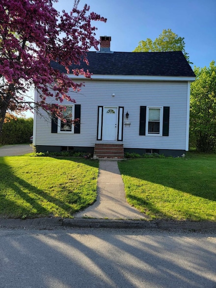 30 Franklin St, Calais, ME 04619