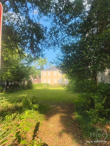 1706 Barnard St, Savannah, GA 31401