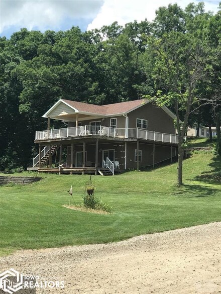 124 Crabtree Rd, Montezuma, IA 50171
