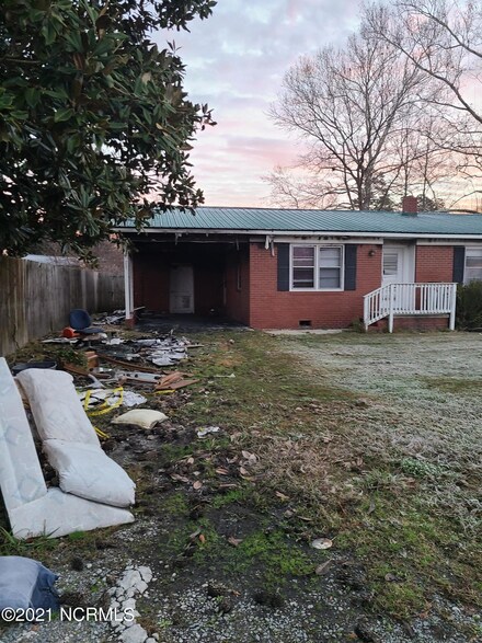 107 S Alderman St, Atkinson, NC 28421
