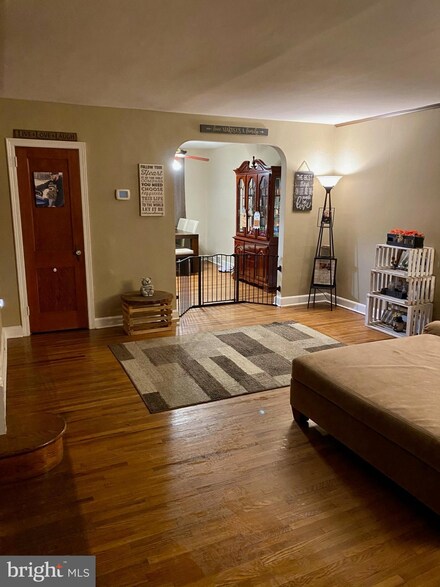1240 E 12th St, Crum Lynne, PA 19022