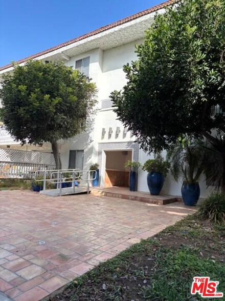 3111 4th St Unit 215, Santa Monica, CA 90405