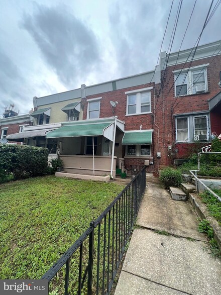 213 Hamilton Ave, Darby, PA 19023