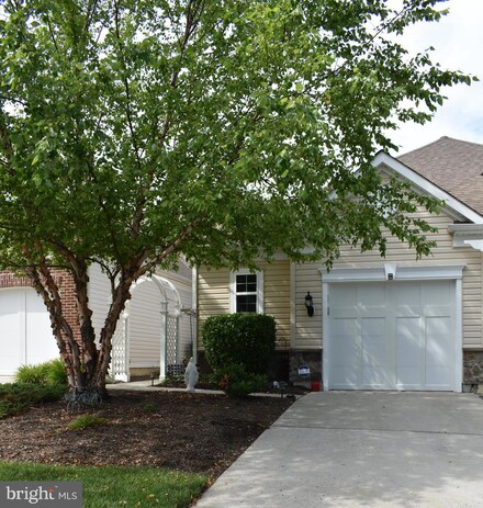 243 Sparrow Dr, Trenton, NJ 08690