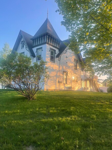 613 S South Main St, Brewer, ME 04412