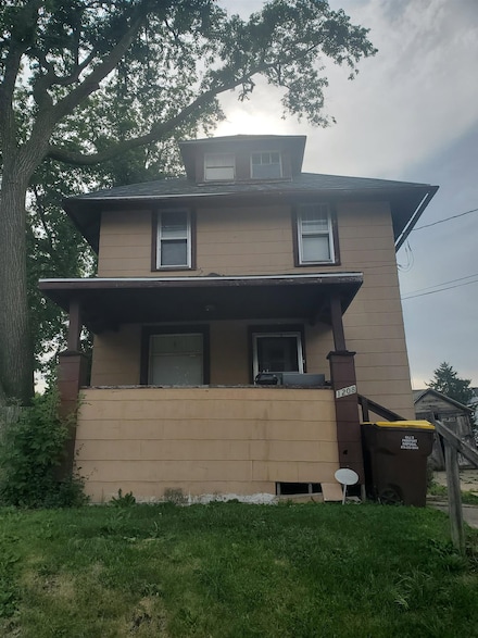 1208 S Fruit Ave, Freeport, IL 61032