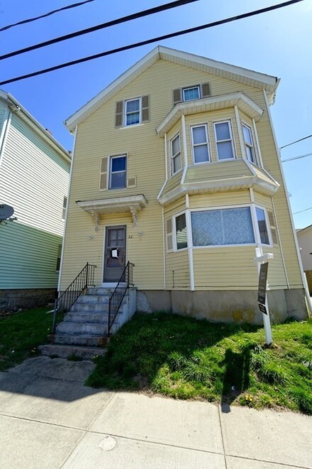 22 Coral St, Fall River, MA 02721