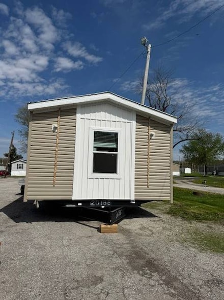 121 W 8th St, Coal Valley, IL 61240