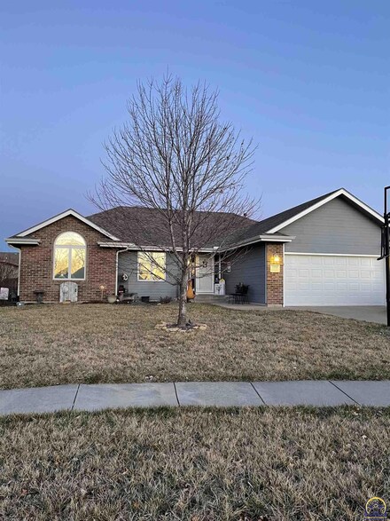 4508 SW Alexander Ct, Topeka, KS 66610