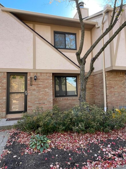 1967 Ramble Branch Dr Unit 27, Columbus, OH 43220