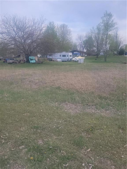 38 Woodland Ln, Linn Valley, KS 66040