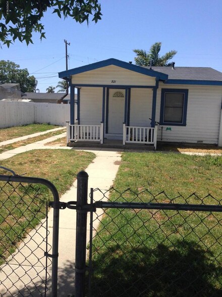 221 N I St, Lompoc, CA 93436