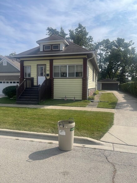 3913 Grove Ave, Brookfield, IL 60513