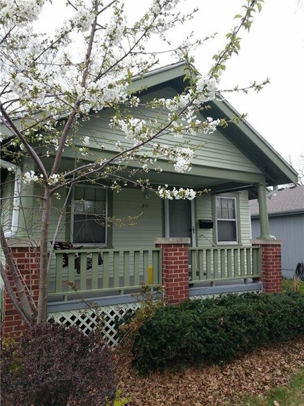 211 W 77th Terrace, Kansas City, MO 64114