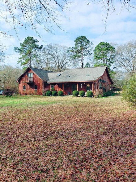 275 Craft Rd, Collins, MS 39428