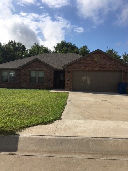 714 Carnes Cir, Perkins, OK 74059