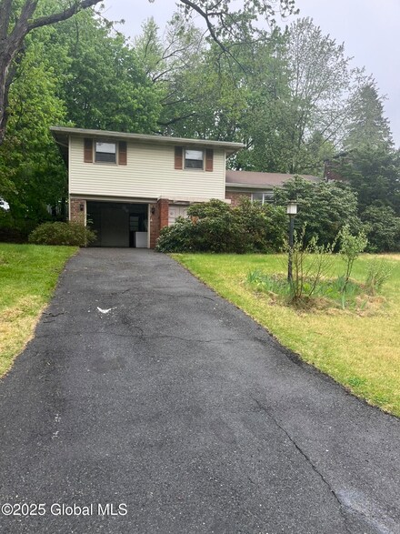 11 Diamond Ave, Troy, NY 12180