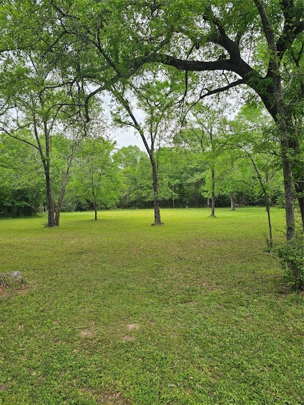 9041 Lakecrest Dr, Montgomery, TX 77356