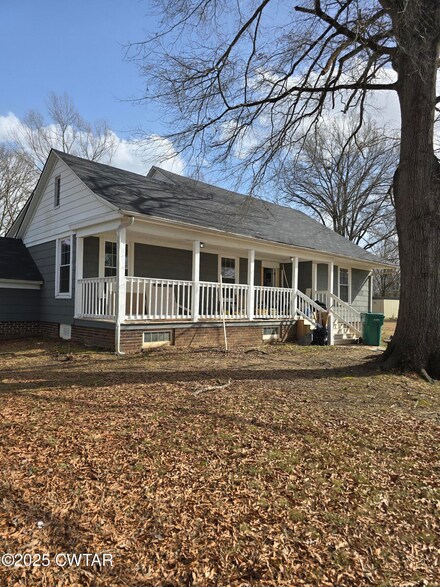 13 Young St, Jackson, TN 38301