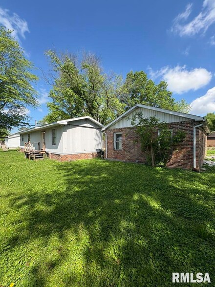 406 Church St, Christopher, IL 62822