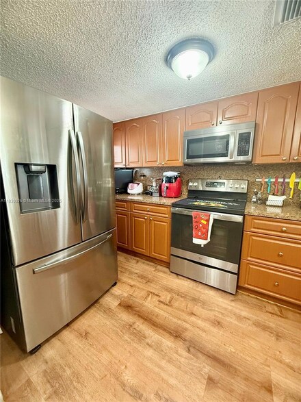 9917 W Okeechobee Rd Unit 3201, Hialeah, FL 33016