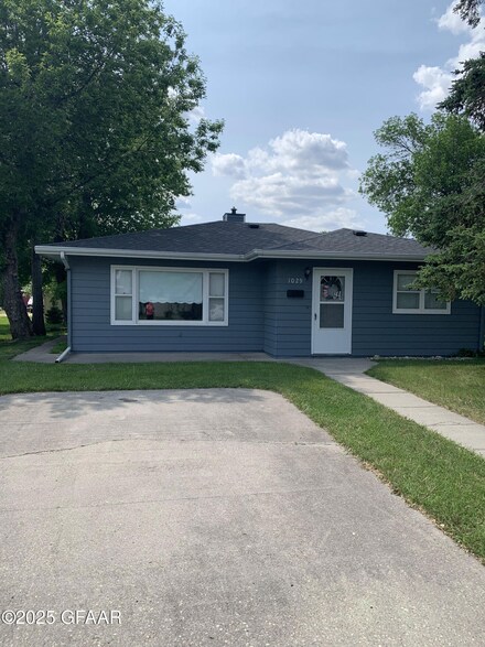 1029 Lawler Ave, Grafton, ND 58237