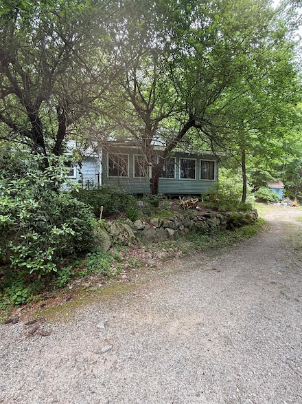 106 Hackett Hill Rd, Hooksett, NH 03106