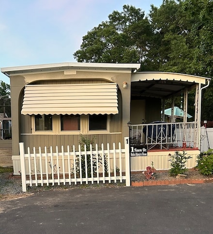 1 Fawn Dr, Plymouth, MA 02360