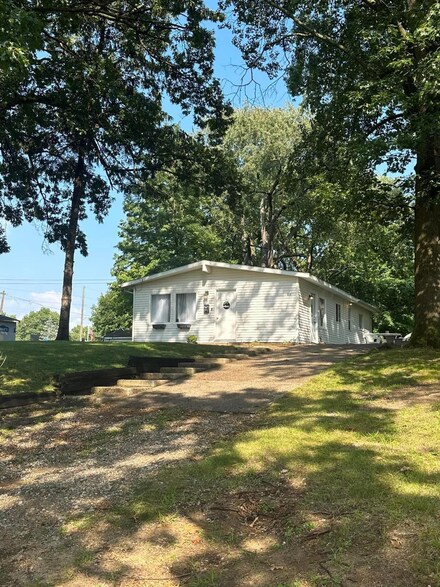 210 Cross St, Dowagiac, MI 49047