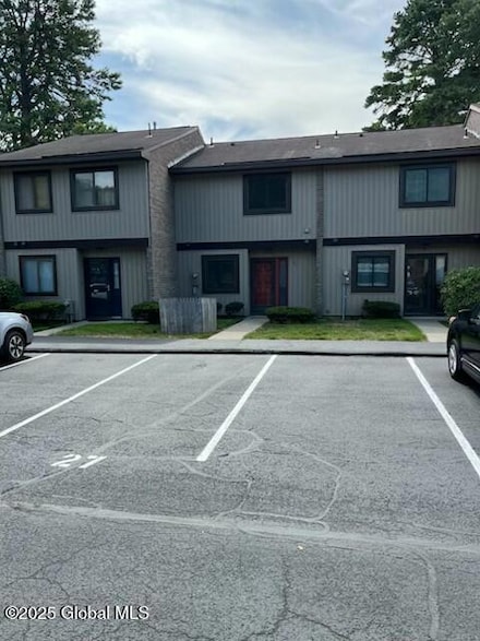 27 Point of Woods Dr, Albany, NY 12203