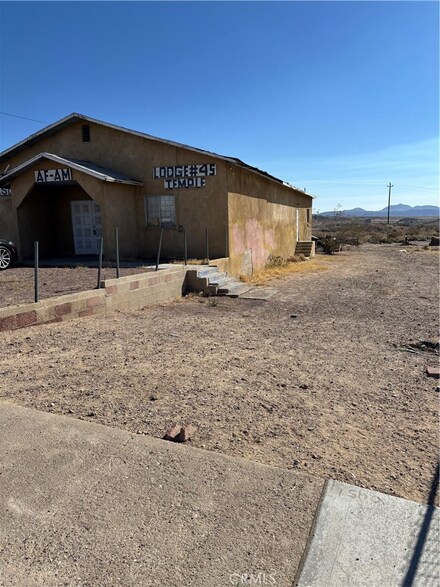 1341 Riverside Dr, Barstow, CA 92311