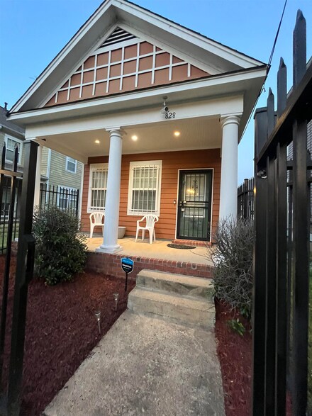 828 Woodlawn St, Memphis, TN 38107