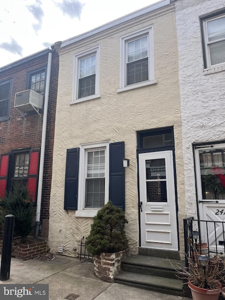 2412 Manning St, Philadelphia, PA 19103