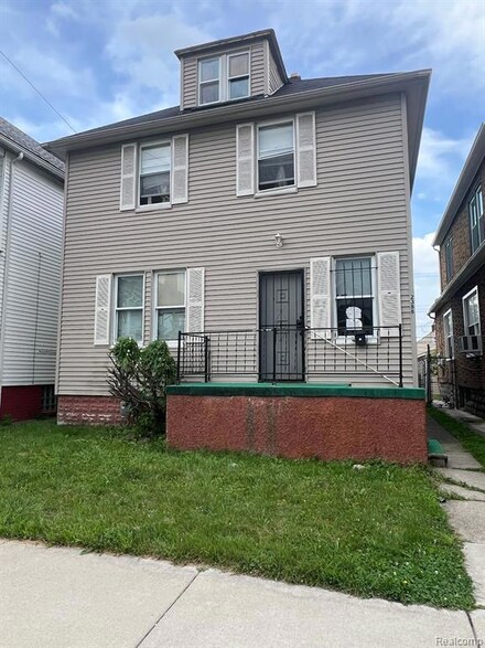 2388 Neibel St, HamtraMcK, MI 48212