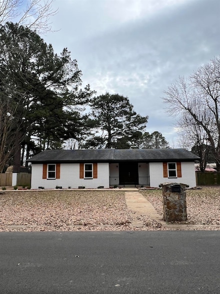 11 Jawanda Ln, Searcy, AR 72143