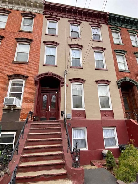 149 Grand St Unit 4, Jersey City, NJ 07302