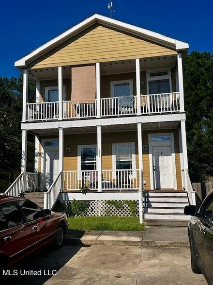 2025 Toulouse St, Ocean Springs, MS 39564