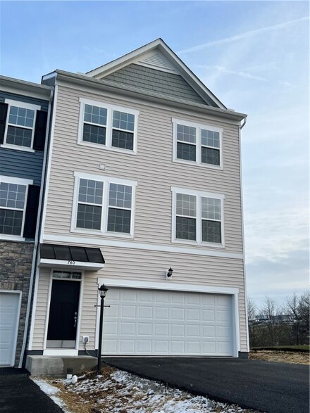 740 Olivia St, Crafton, PA 15205