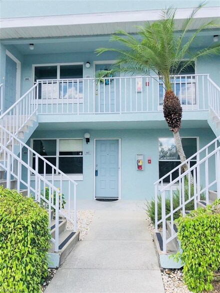 125 Wading Bird Cir Unit 102, Naples, FL 34110