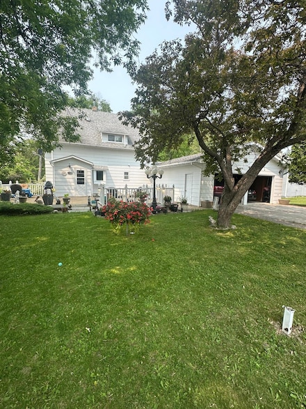 406 Roberts Ave NE, Warroad, MN 56763