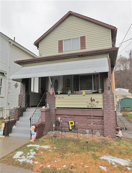 210 Mckinley Ave, East Vandergrift, PA 15629
